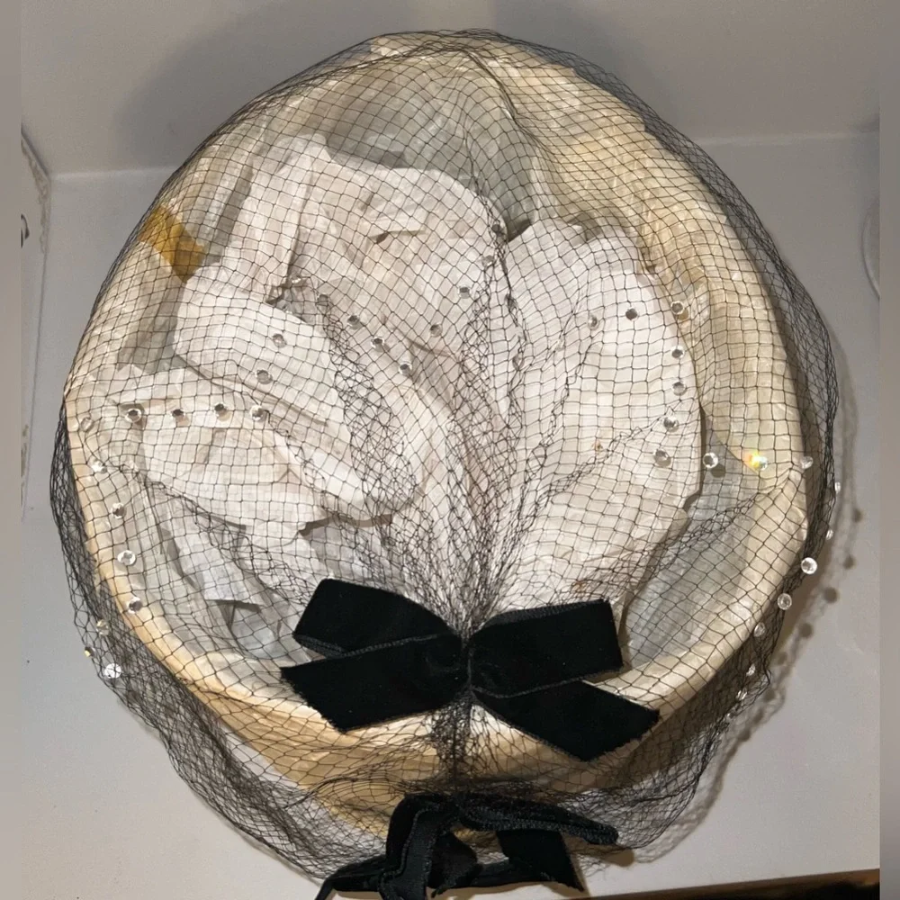 Vintage netting fascinator with small gems and bows - black - Picture 2 of 4